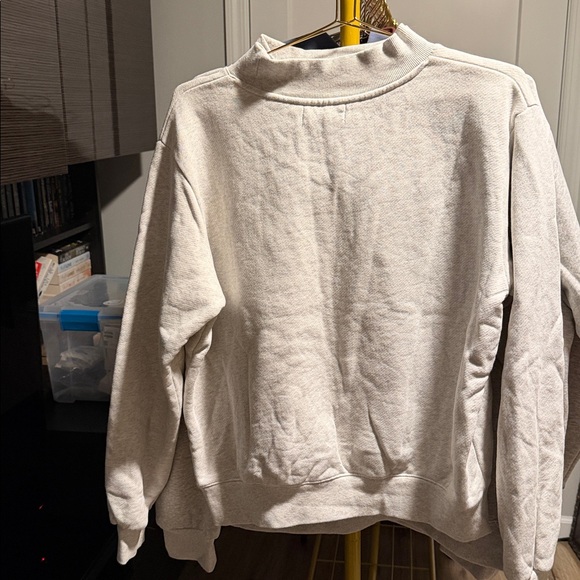 Parke Set Women's Light Gray Crewneck Sweatshirt - Picture 3 of 4